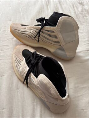 Yeezy QNTM - Mist Slate Men's High-Top Sneakers in Cream and Black